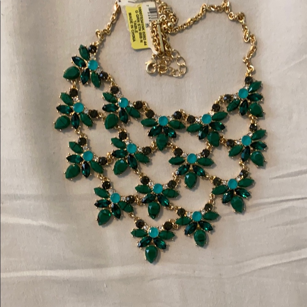 Green stone chandelier necklace